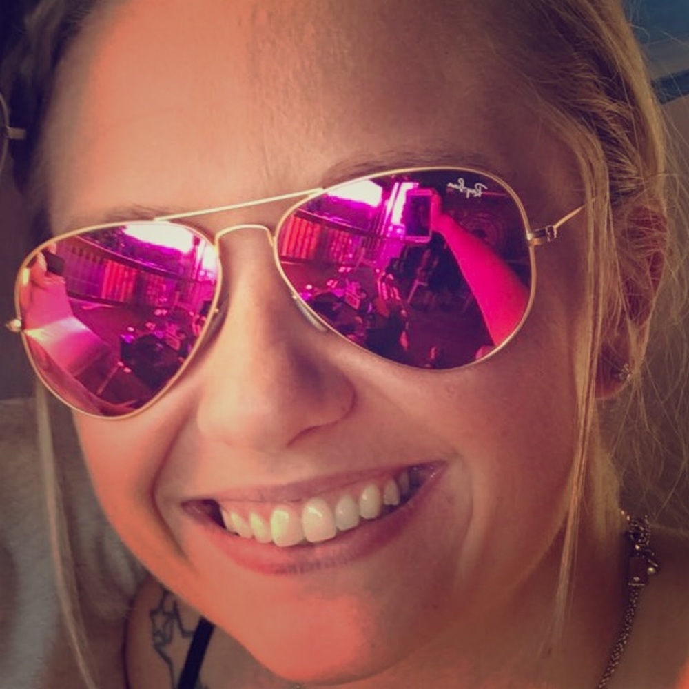 Beautiful pink and gold Ray Ban sunglasses!